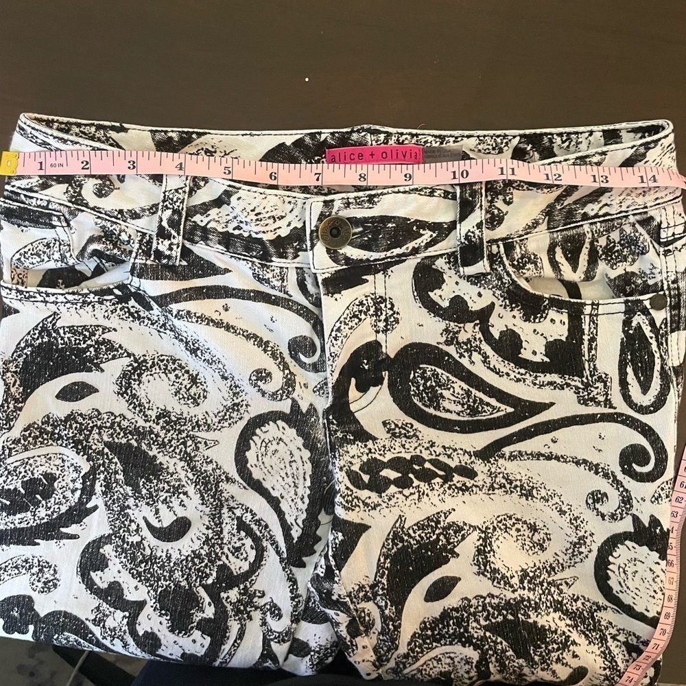 Alice + Olivia Black and White Paisley Ankle Pants Sz 4 - Picture 7 of 8